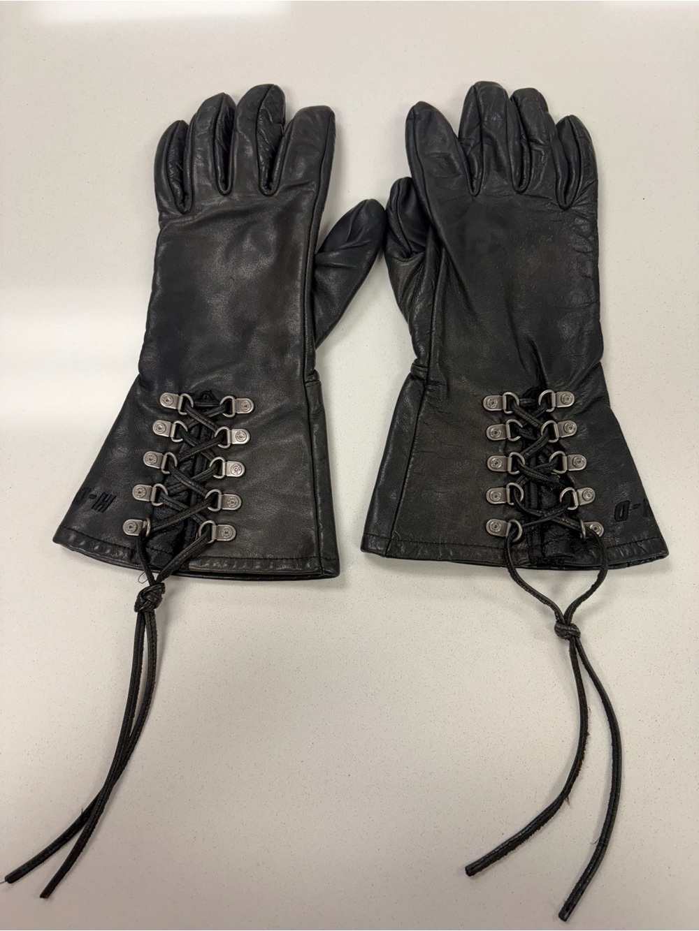 Vintage Black Leather Lace-Up Women’s Gloves